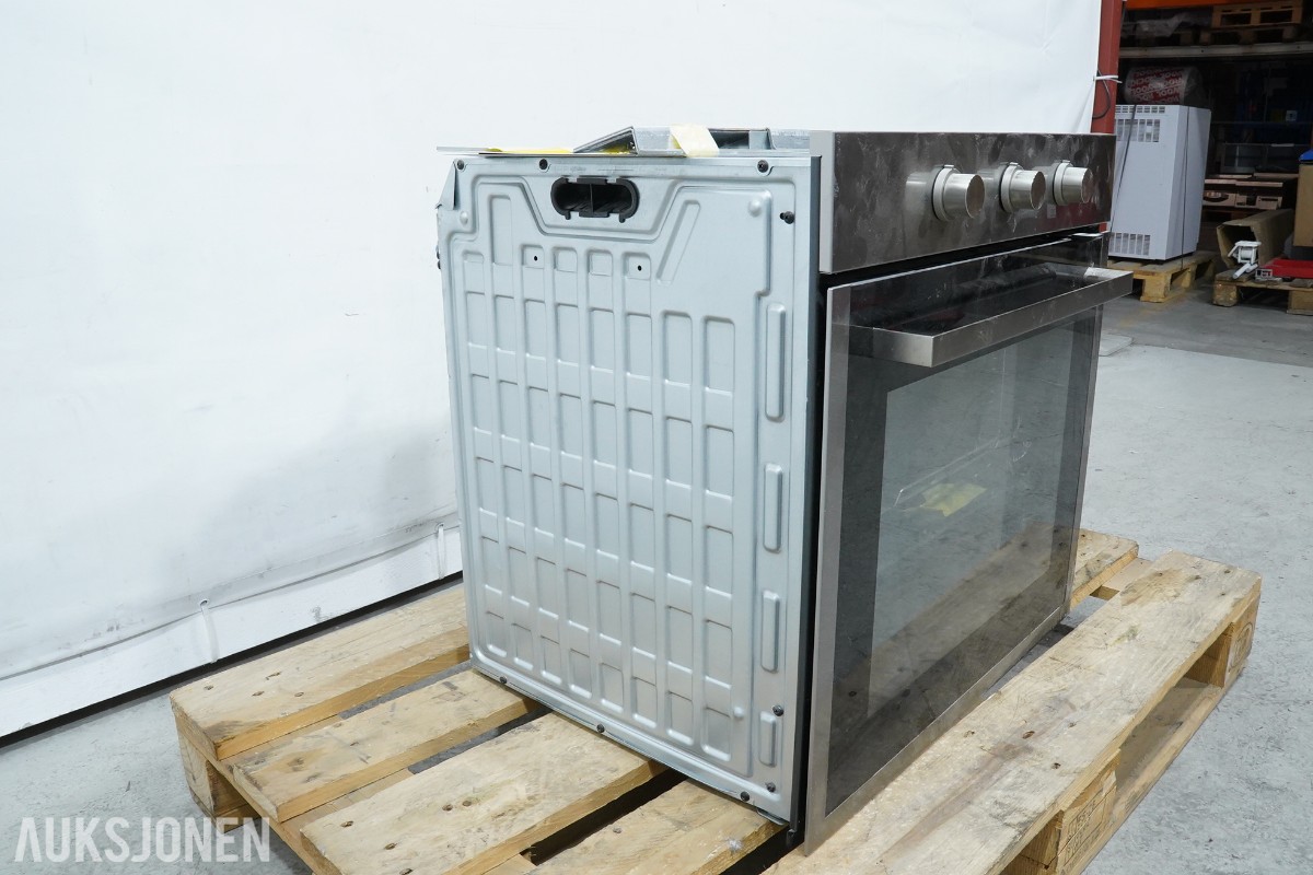 Electrolux Professional fryseskap og IKEA UTRUSTA innbyggingsovn
