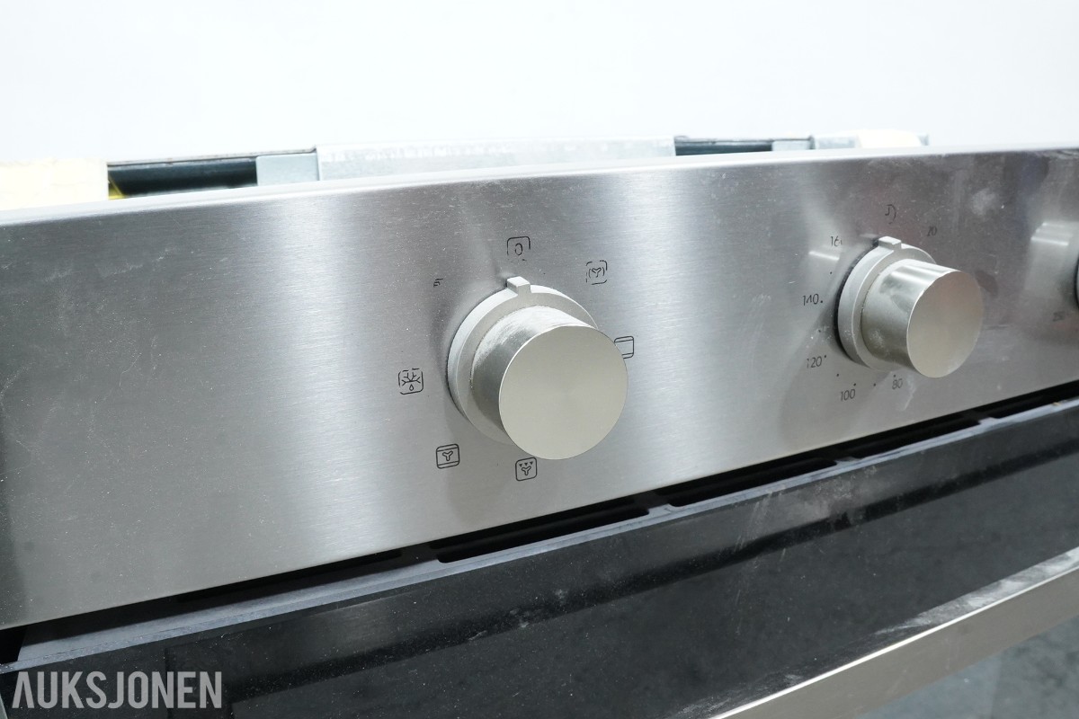 Electrolux Professional fryseskap og IKEA UTRUSTA innbyggingsovn