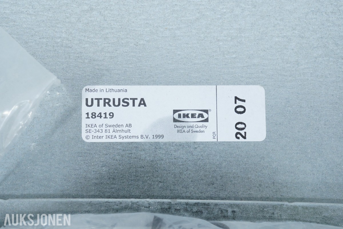 Electrolux Professional fryseskap og IKEA UTRUSTA innbyggingsovn