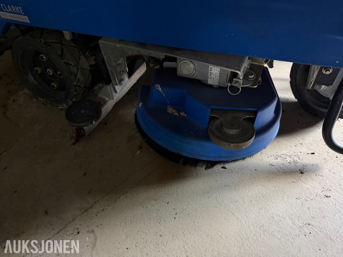 Alto 2 stk. Scrubtec R 571 sitte-på gulvvaskemaskiner / Rep.objekter