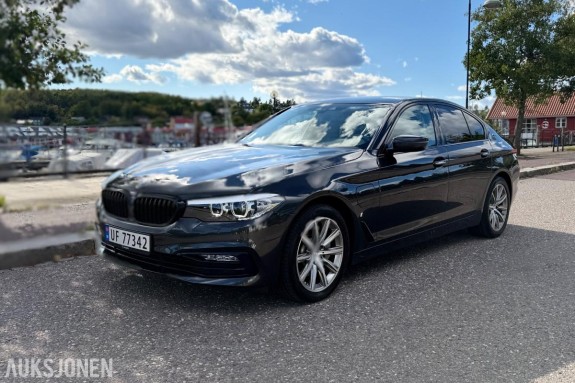 2017 BMW 5-serie 530e iPerformance 2.0 184 hk Automat Luxury Line Driving Assistant Plus Parking Assistant Plus 110 215 km