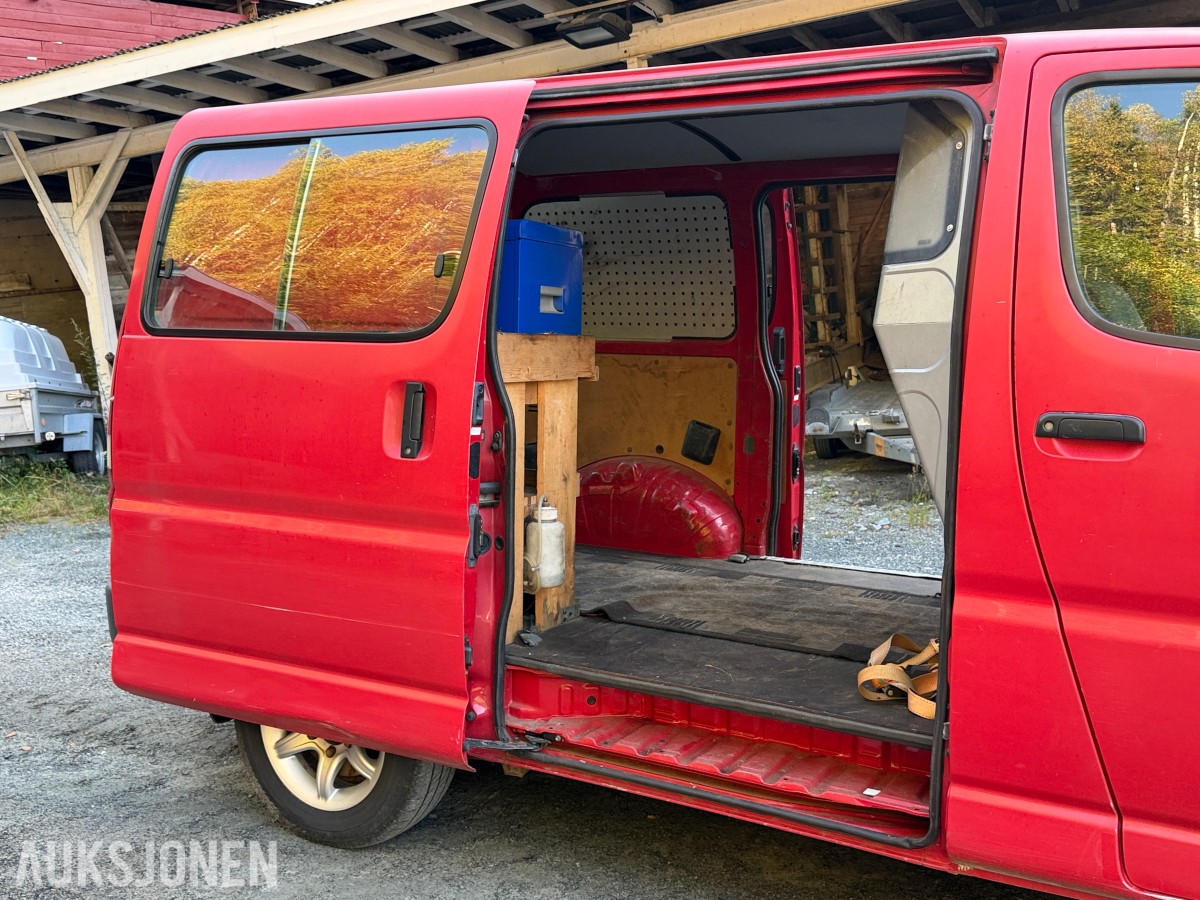 2010 Toyota HIACE 2.5-117 D 4WD - EU-godkjent