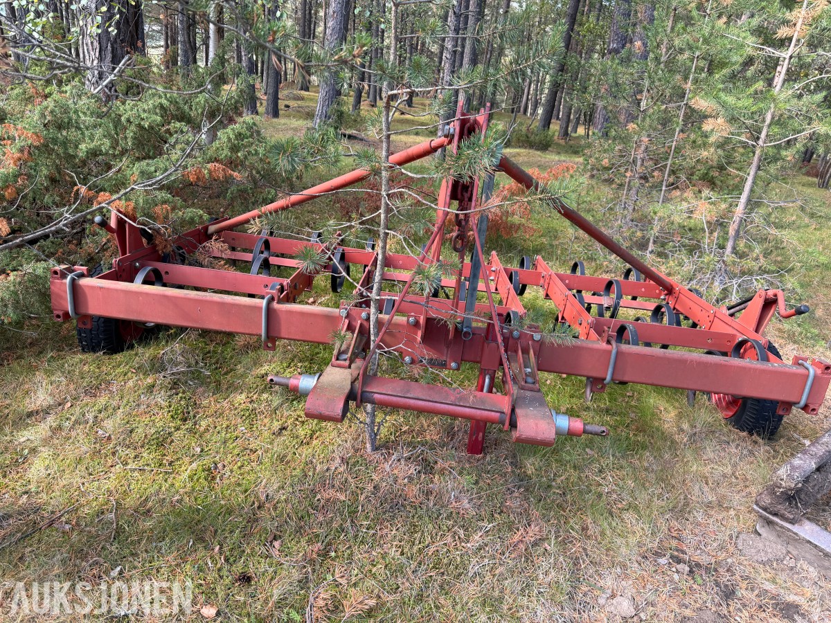 1985 Kverneland Fraugde fjærharv / såbedsharv