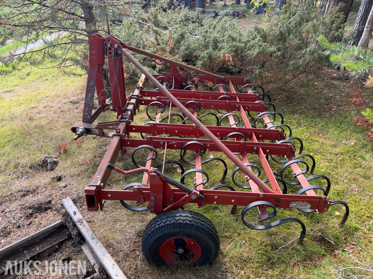 1985 Kverneland Fraugde fjærharv / såbedsharv
