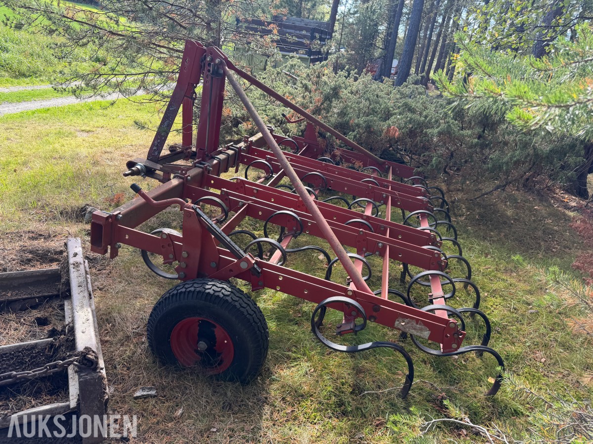 1985 Kverneland Fraugde fjærharv / såbedsharv