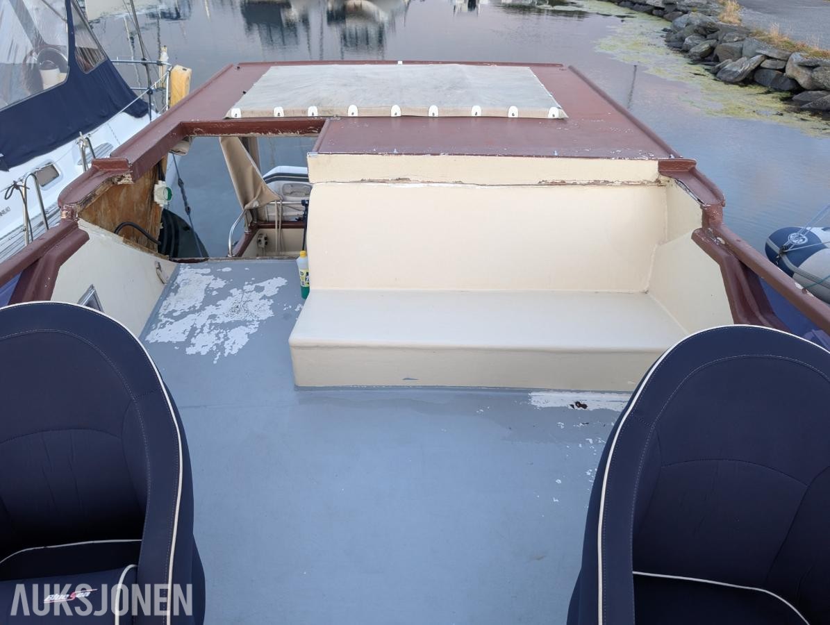 1977 32 fot trebåt med flybridge Ford 150 hk