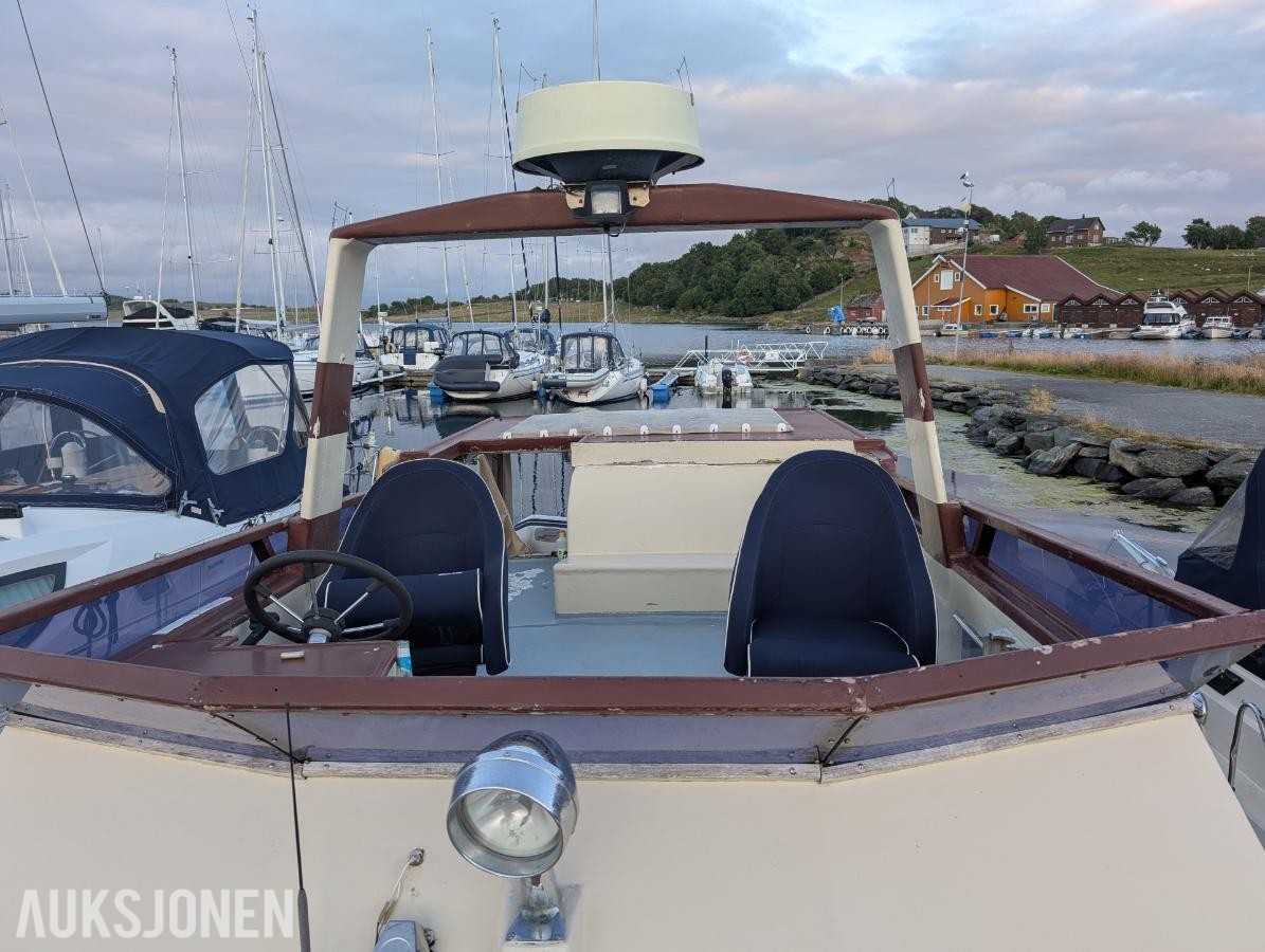 1977 32 fot trebåt med flybridge Ford 150 hk
