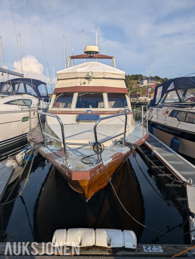 1977 32 fot trebåt med flybridge Ford 150 hk