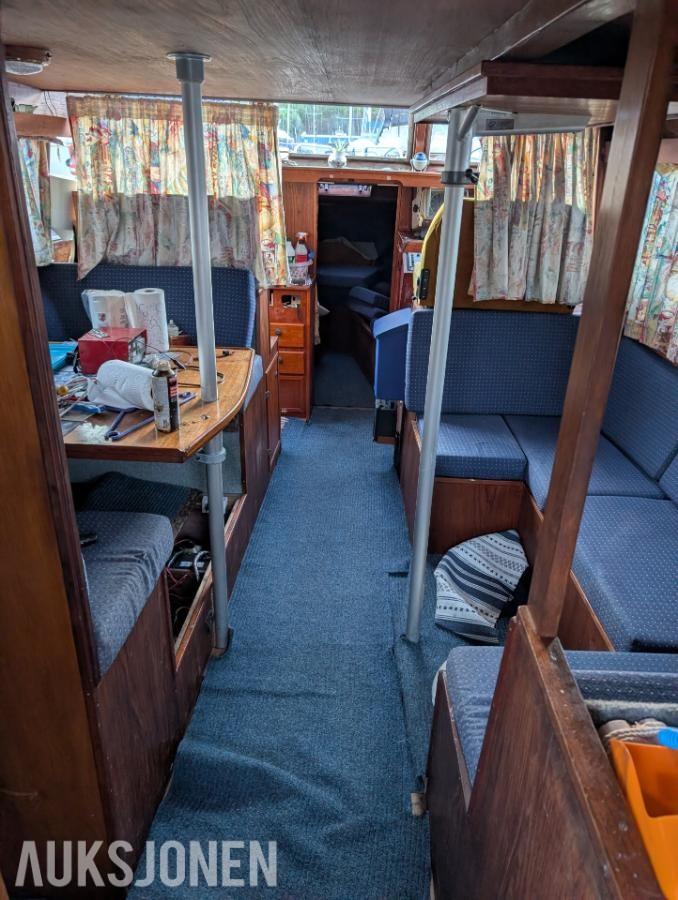 1977 32 fot trebåt med flybridge Ford 150 hk