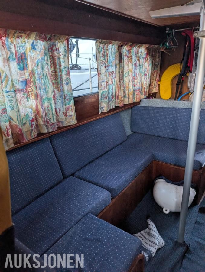 1977 32 fot trebåt med flybridge Ford 150 hk