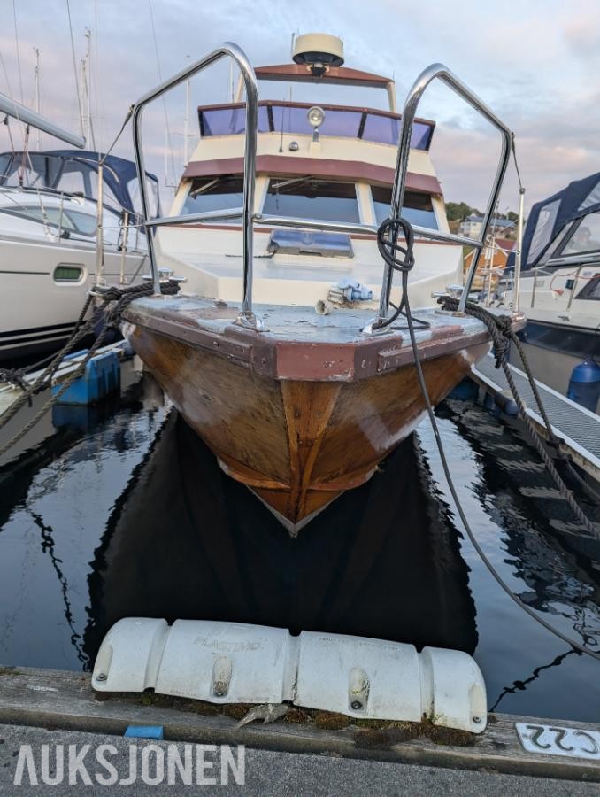 1977 32 fot trebåt med flybridge Ford 150 hk