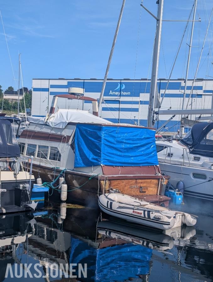 1977 32 fot trebåt med flybridge Ford 150 hk