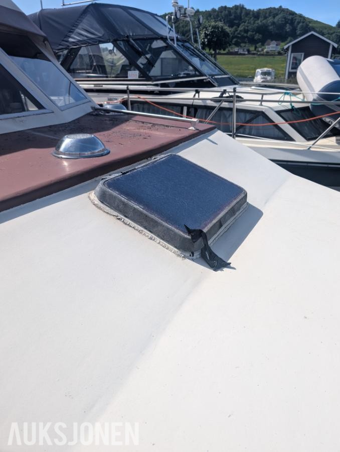 1977 32 fot trebåt med flybridge Ford 150 hk