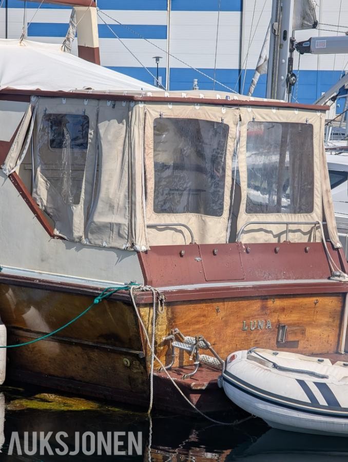 1977 32 fot trebåt med flybridge Ford 150 hk