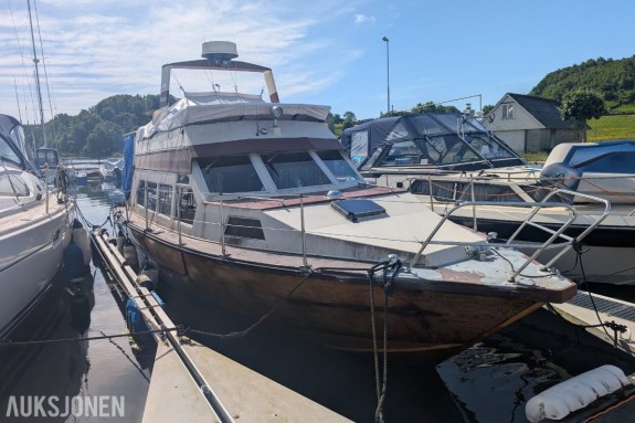 1977 32 fot trebåt med flybridge Ford 150 hk
