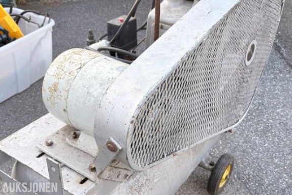 DeVilbiss industri-kompressor med Bauknecht motor JFB-516 3 fas