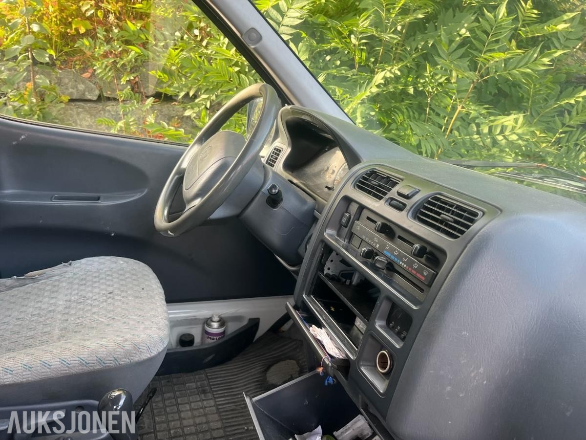 2006 Toyota HiAce 2.5 88 HK Diesel – 192 000 km
