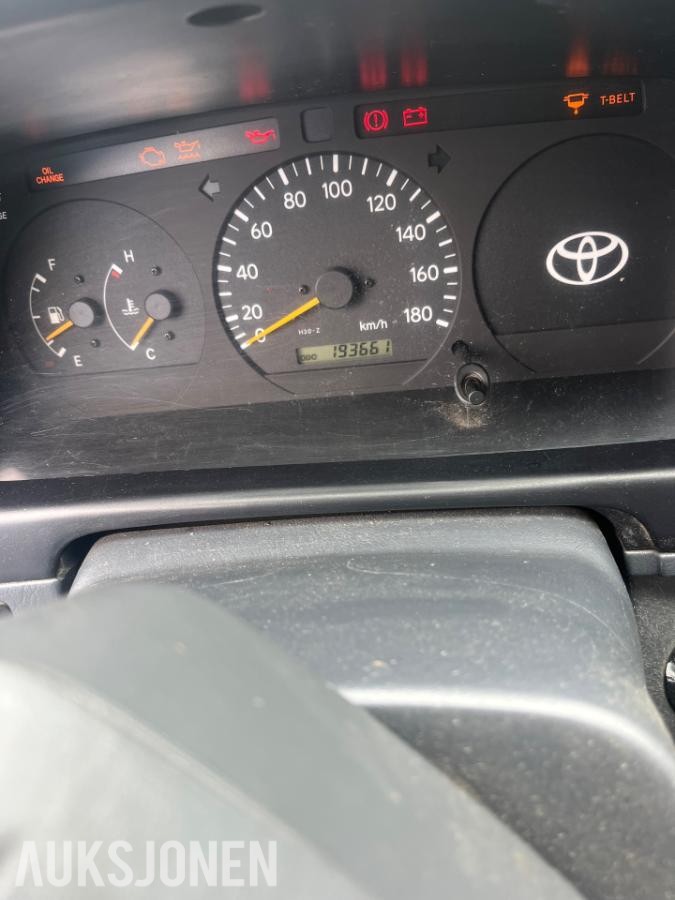 2006 Toyota HiAce 2.5 88 HK Diesel – 192 000 km