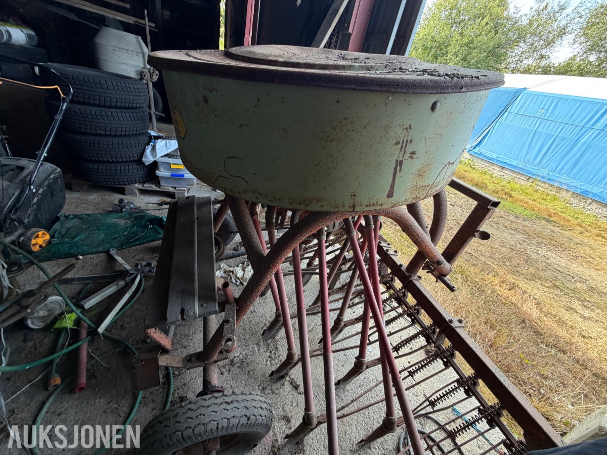 KVERNELANDS SÅMASKIN - 220 CM ARBEIDSBREDDE - LETT REPOBJEKT