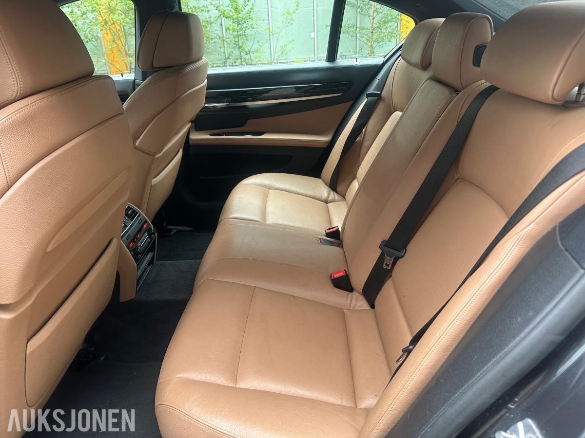 2011 BMW 750i xDrive 407hk V8 automat skinninteriør