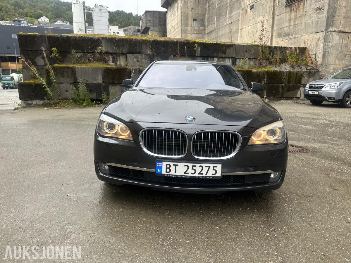 2011 BMW 750i xDrive 407hk V8 automat skinninteriør
