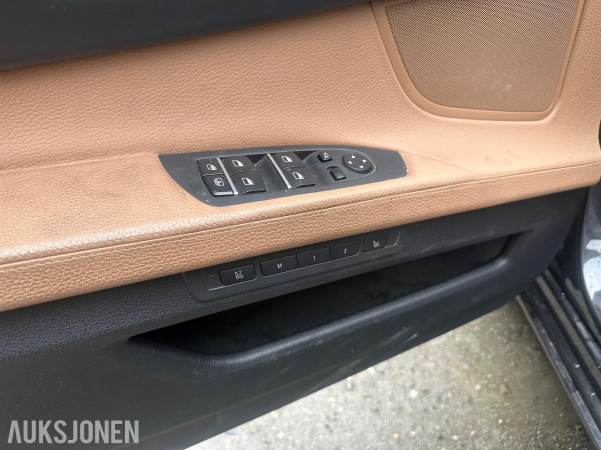 2011 BMW 750i xDrive 407hk V8 automat skinninteriør