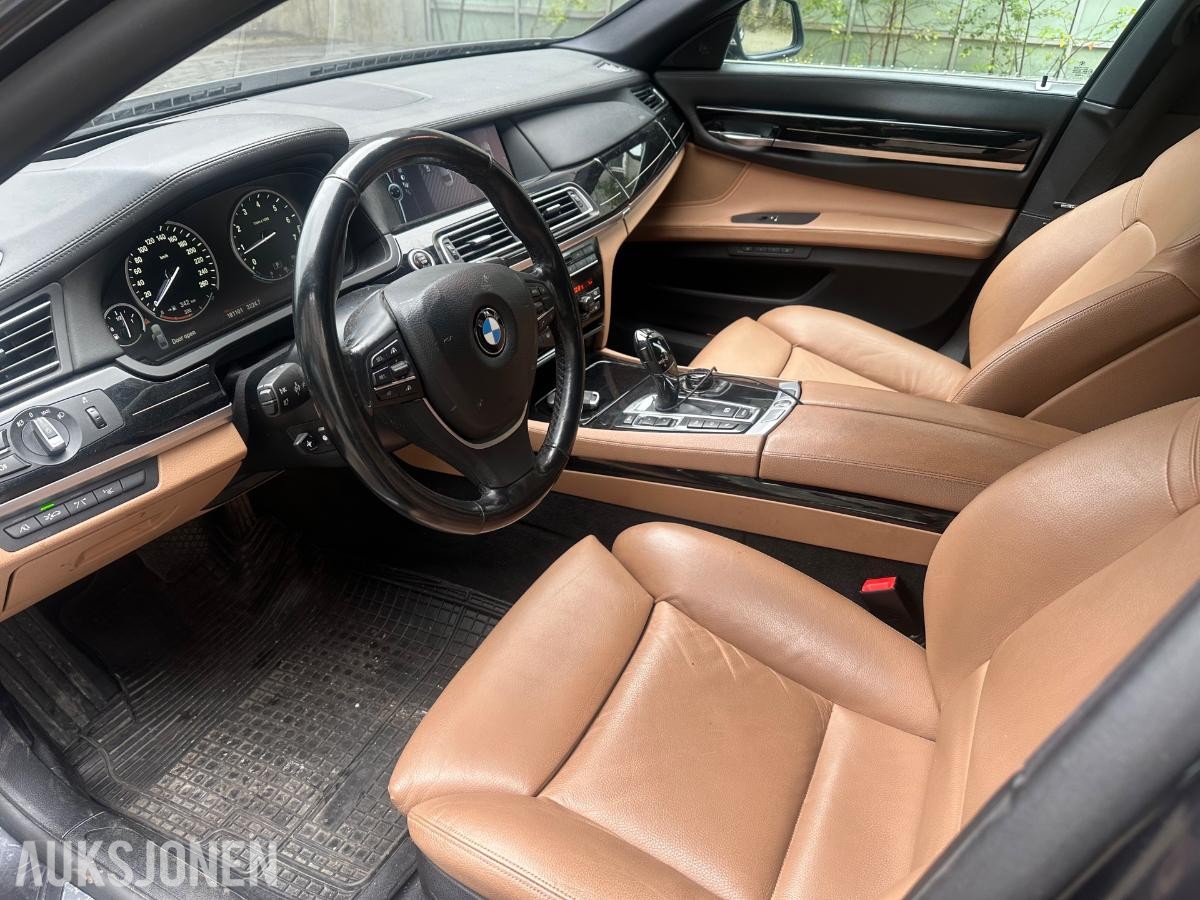2011 BMW 750i xDrive 407hk V8 automat skinninteriør