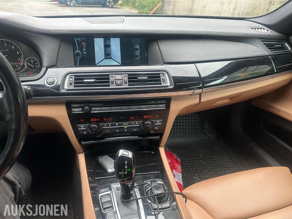 2011 BMW 750i xDrive 407hk V8 automat skinninteriør
