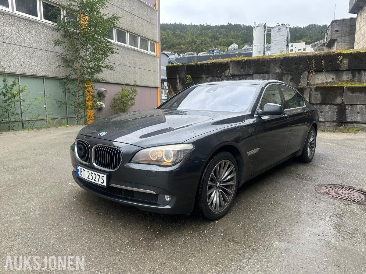 2011 BMW 750i xDrive 407hk V8 automat skinninteriør