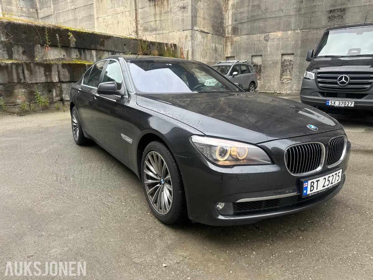 2011 BMW 750i xDrive 407hk V8 automat skinninteriør