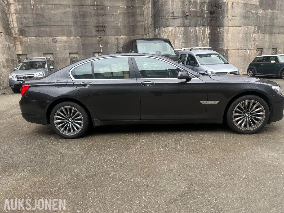 2011 BMW 750i xDrive 407hk V8 automat skinninteriør