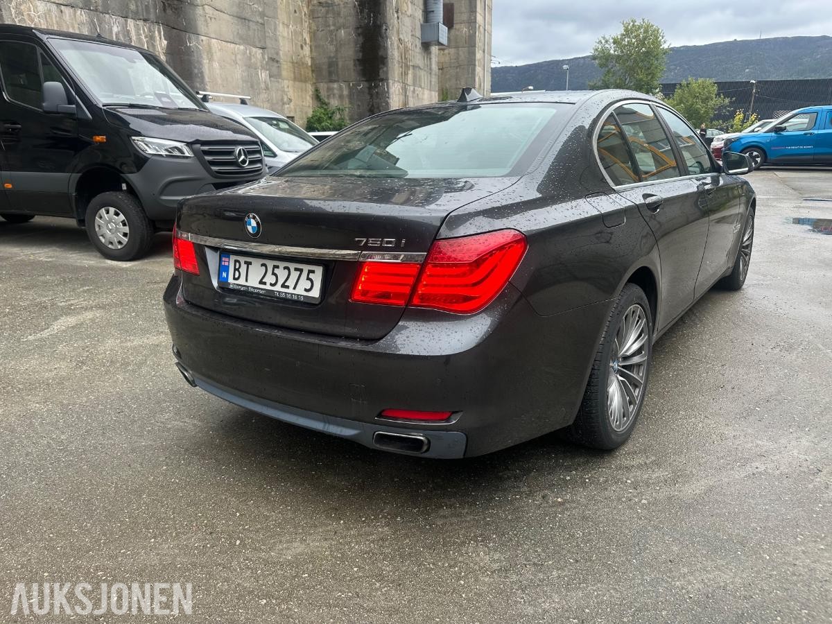 2011 BMW 750i xDrive 407hk V8 automat skinninteriør
