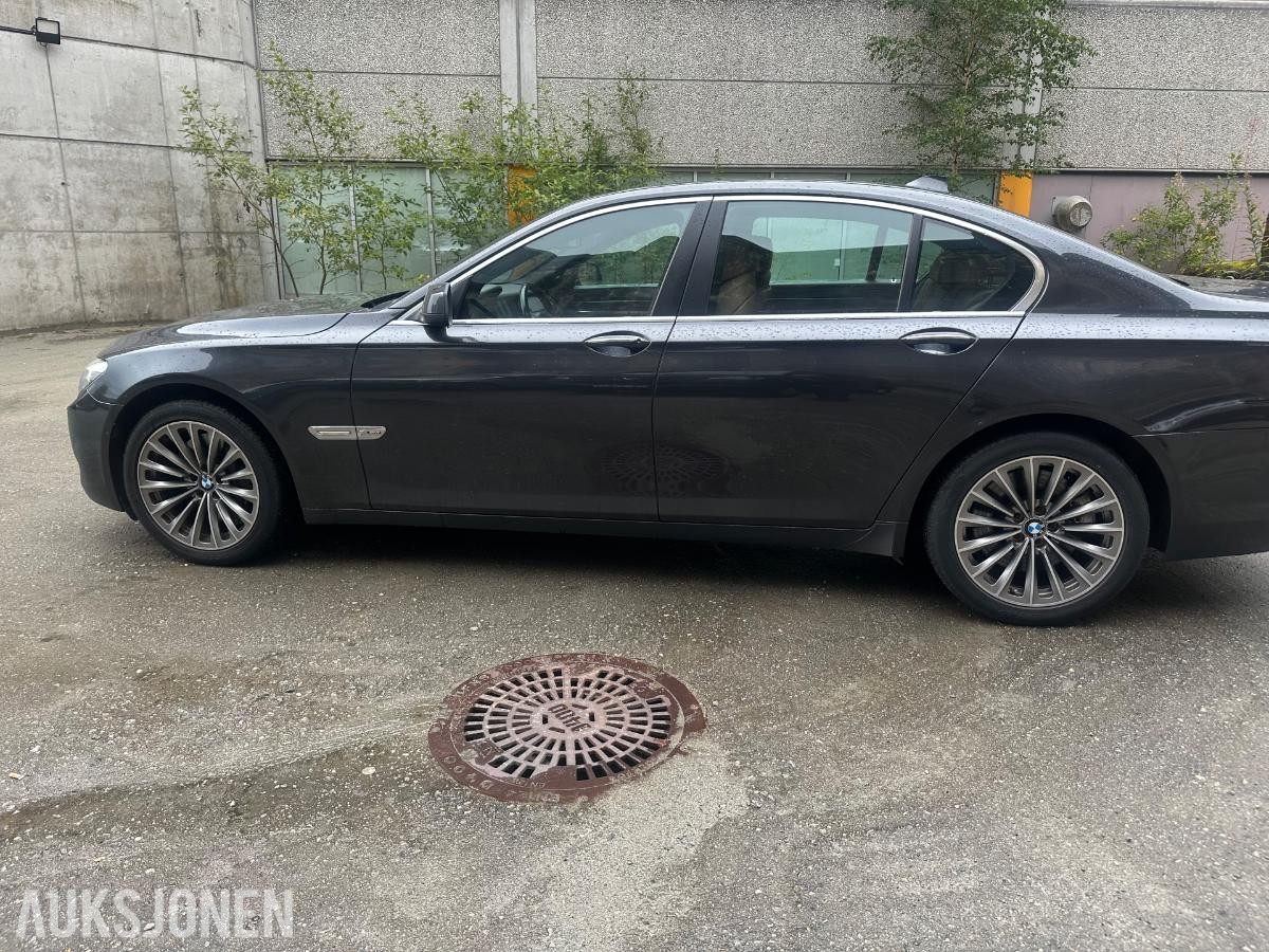 2011 BMW 750i xDrive 407hk V8 automat skinninteriør