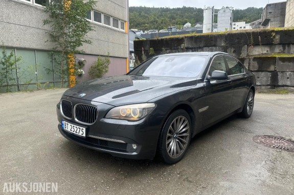 2011 BMW 750i xDrive 407hk V8 automat skinninteriør