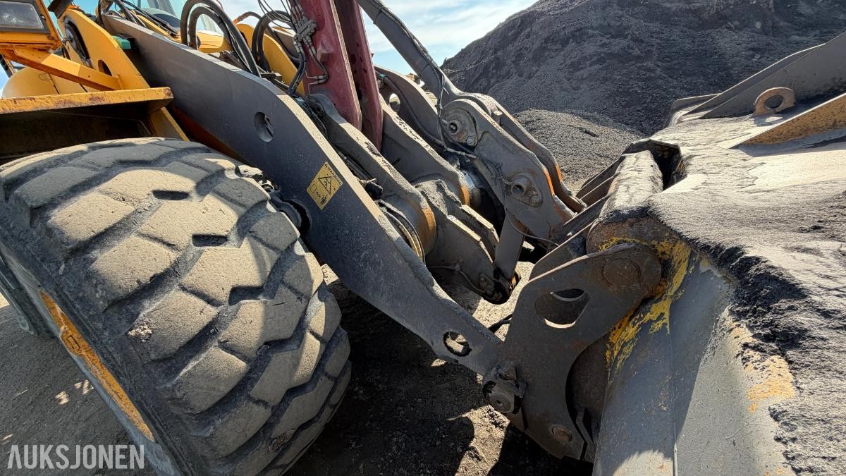 2006 Volvo L180E Hjullaster – 10.772 t – Skuffe – Sentralsmøring