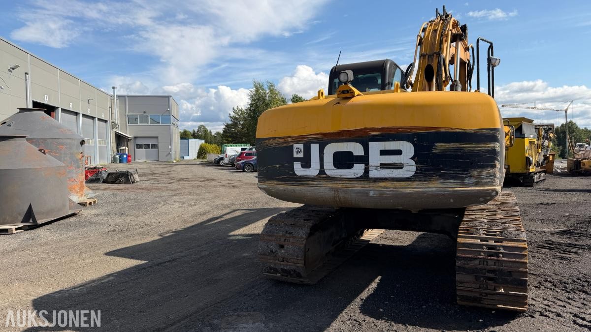 2011 JCB JS210LC Beltegraver– S70 – Sentralsmøring