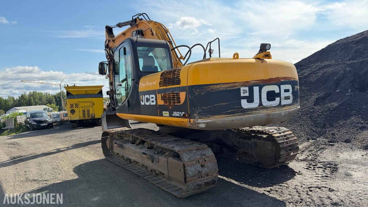 2011 JCB JS210LC Beltegraver– S70 – Sentralsmøring