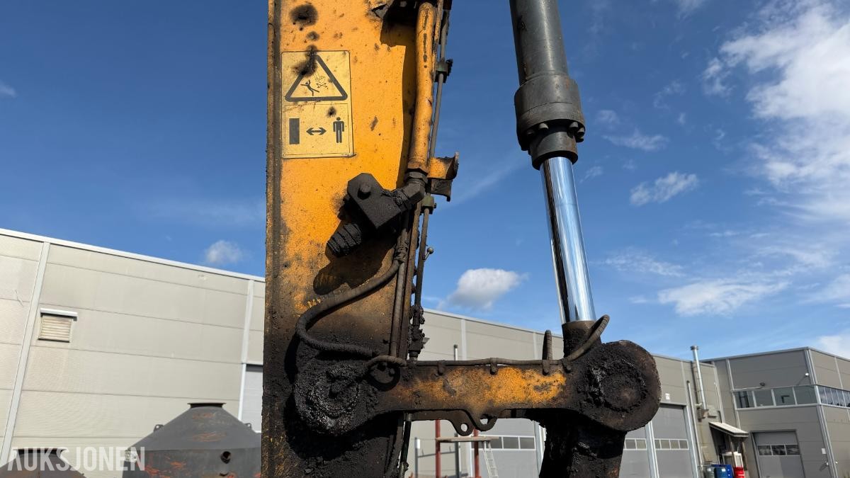 2011 JCB JS210LC Beltegraver– S70 – Sentralsmøring