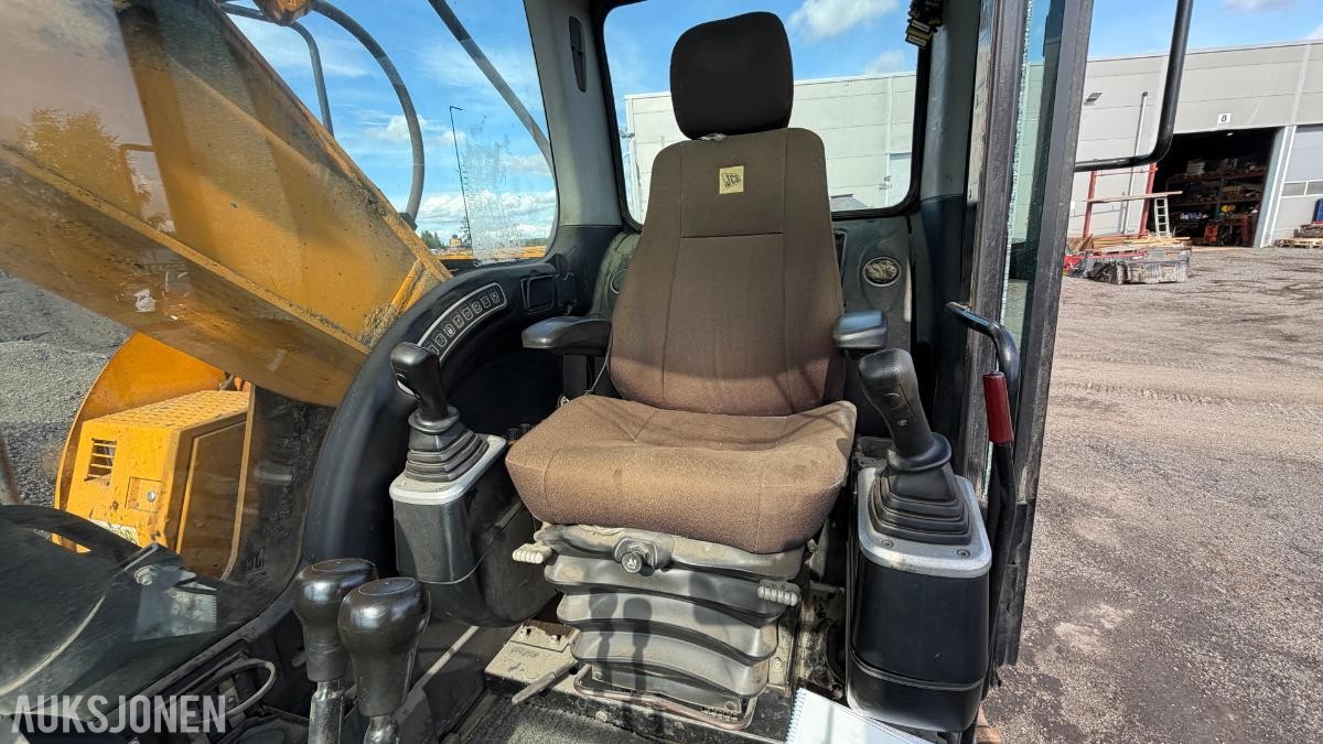 2011 JCB JS210LC Beltegraver– S70 – Sentralsmøring