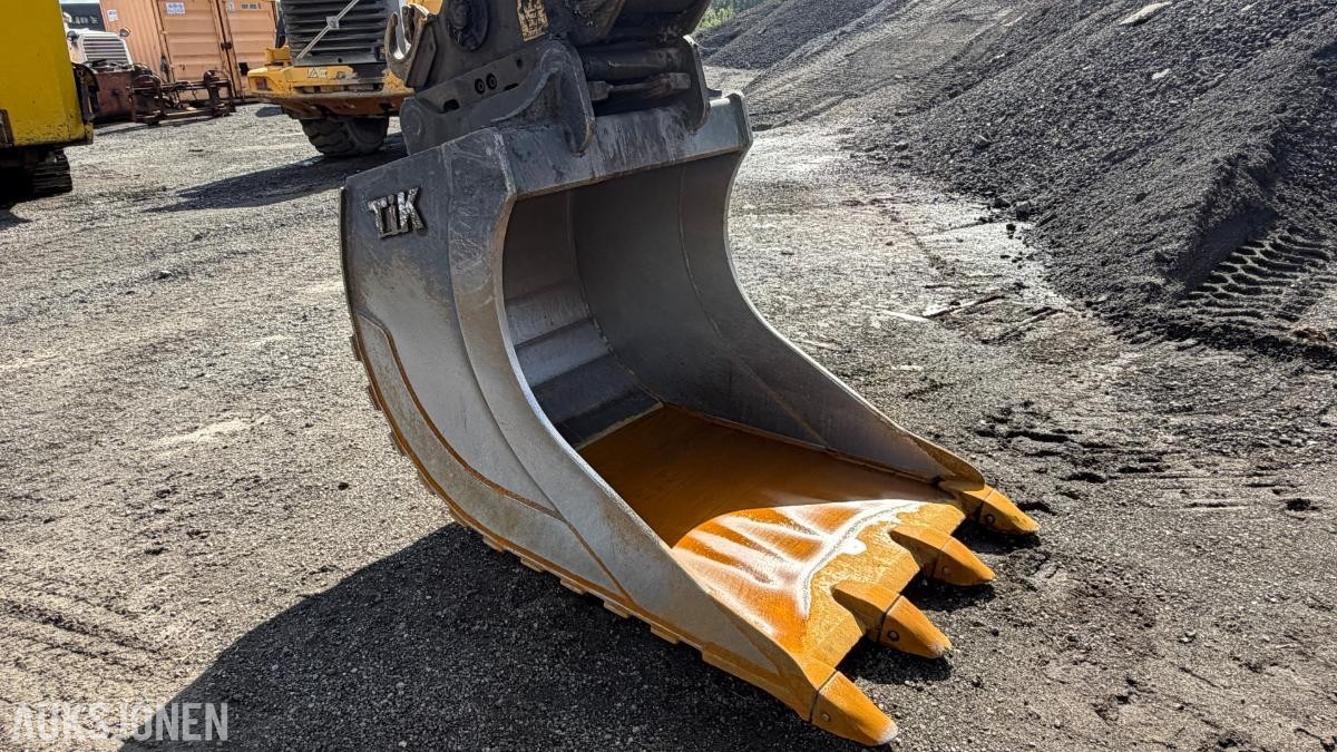 2011 JCB JS210LC Beltegraver– S70 – Sentralsmøring