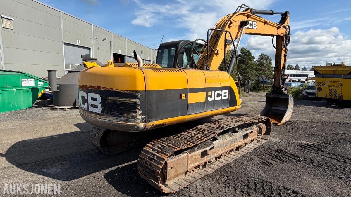 2011 JCB JS210LC Beltegraver– S70 – Sentralsmøring