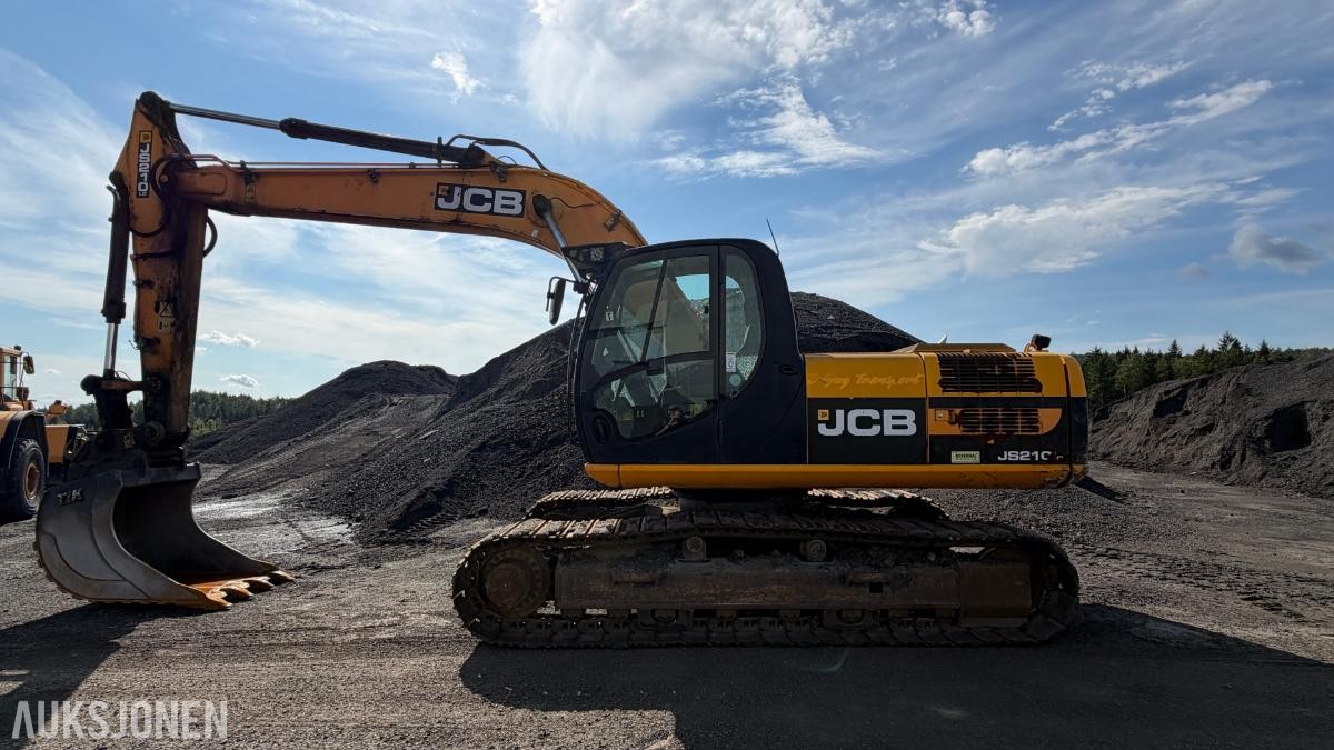 2011 JCB JS210LC Beltegraver– S70 – Sentralsmøring