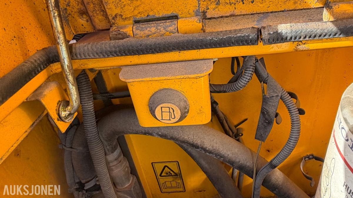 2011 JCB JS210LC Beltegraver– S70 – Sentralsmøring