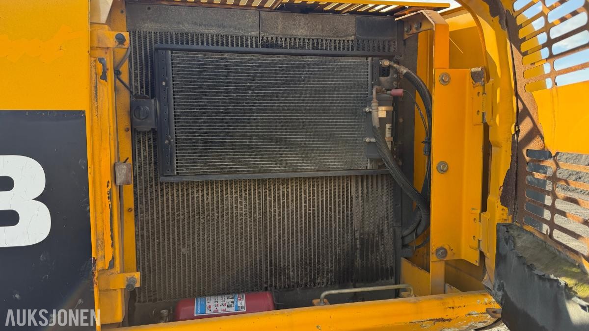 2011 JCB JS210LC Beltegraver– S70 – Sentralsmøring