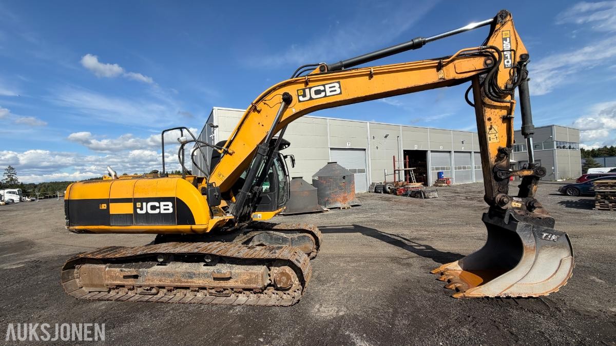 2011 JCB JS210LC Beltegraver– S70 – Sentralsmøring