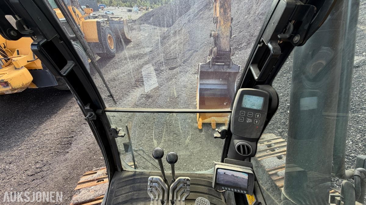 2011 JCB JS210LC Beltegraver– S70 – Sentralsmøring