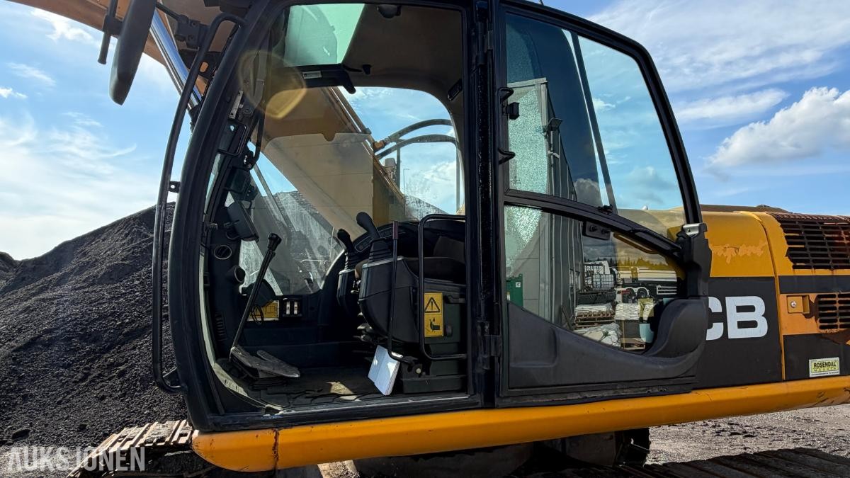 2011 JCB JS210LC Beltegraver– S70 – Sentralsmøring
