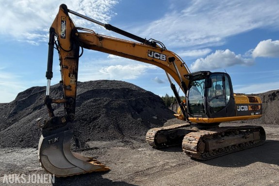 2011 JCB JS210LC Beltegraver– S70 – Sentralsmøring