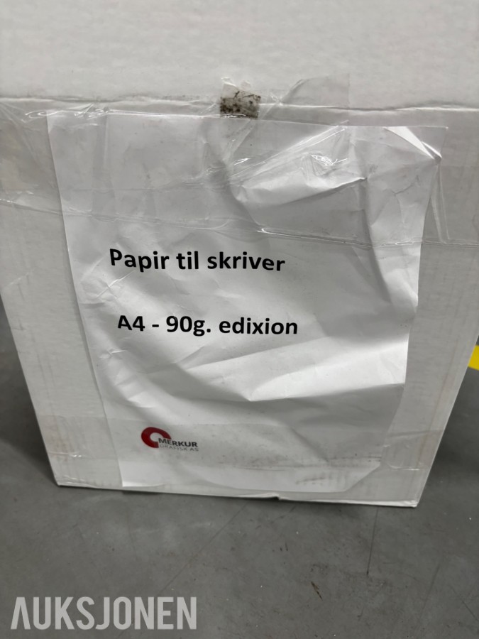 Diverse overskudd av papir og konvolutter