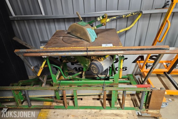 Byggsag med dreibart sagbord - kapping og gjæring - integrert rullebane med lengdeanlegg - 230 volt